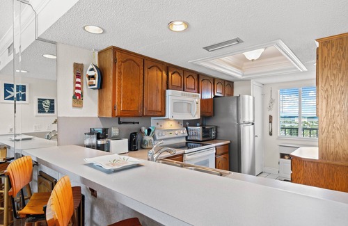 Lower Grand Lagoon Condo | Relax at Commodore 608 2BR Beachfront Condo with Gulf View & Large Balcony
