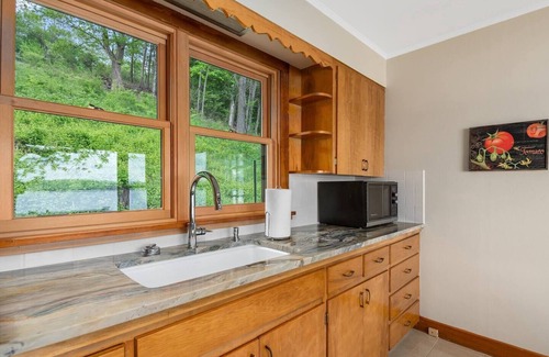 Nauvoo House | Relax at Eagle's Nest on the Mississippi River!