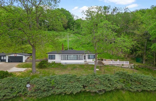 Nauvoo House | Relax at Eagle's Nest on the Mississippi River!