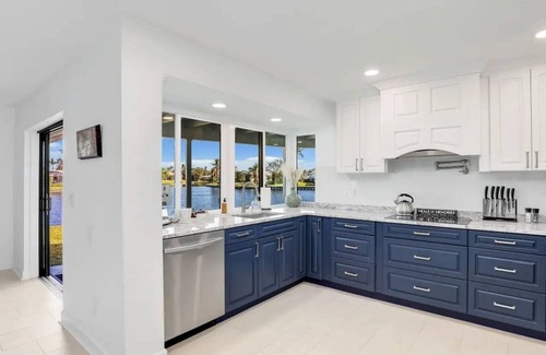 Town and River House | Relax at Lake Breeze – 4BR Fort Myers Getaway