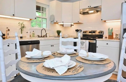 Good Hope House | Relax at The Blue Bird - 2BD/2BA + Easy Parking