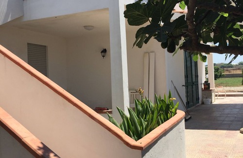 Scoglitti Villa | Relax "attic" house 150 meters from the sea