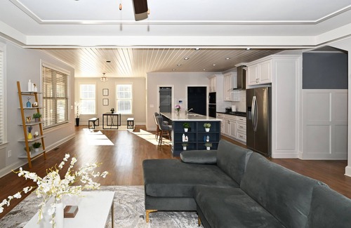 Auburn House | Relax by Chateau Elan, spacious 5-bedroom retreat awaits!