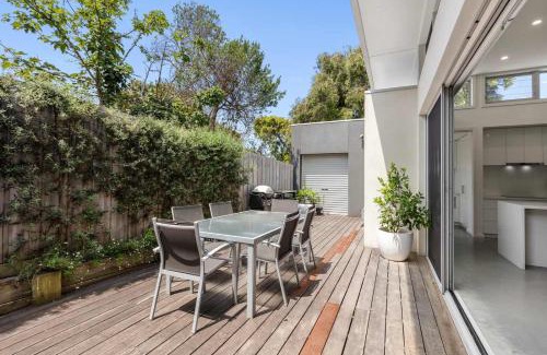 Barwon Heads House | Relax by the River Barwon Heads Coastal Escape