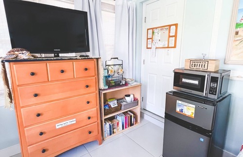 South Palm Park Neighborhood Association Apartment | Relax by the sea! One-bedroom Lake Worth Beach studio near Palm Beach