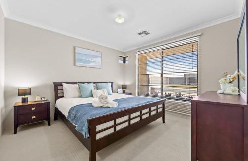 Dawesville House | Relax by the Sea Modern Beach Home