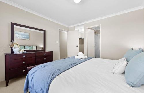 Dawesville House | Relax by the Sea Modern Beach Home