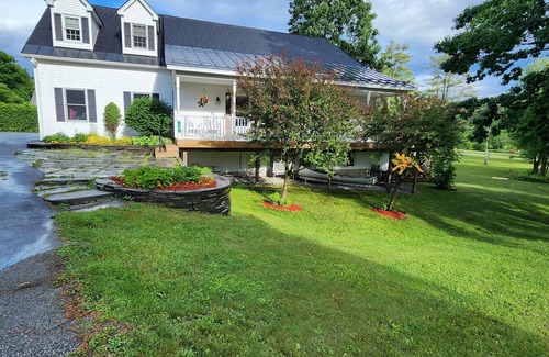 Crystal Beach House | Relax by "The Water's Edge" & enjoy amazing views and year round fun! 6BR/3.5BA