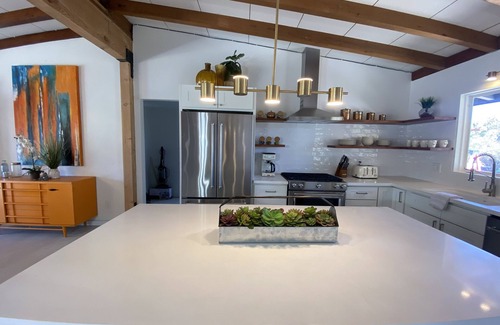 Yucca Valley House | Relax by the Waterfall *Sanctuary in the Desert* 10 min to JTNP