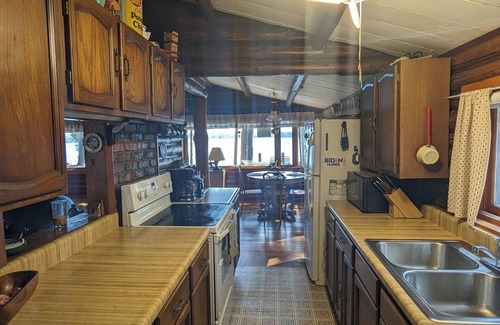 Sturgeon Lake Cabin | Relax, golf, fish & disconnect from today's fast pace living at the Hambly Cabin