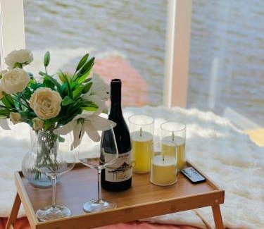 Edsvalla Boat Rental | Relax husbåt