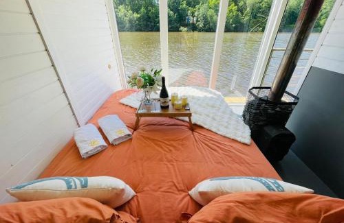 Edsvalla Boat Rental | Relax husbåt