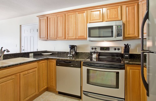 Crystal Harbour Apartment | Relax in 2 Oceanfront Suites w/Full Kitchen, Pool & Bar Access