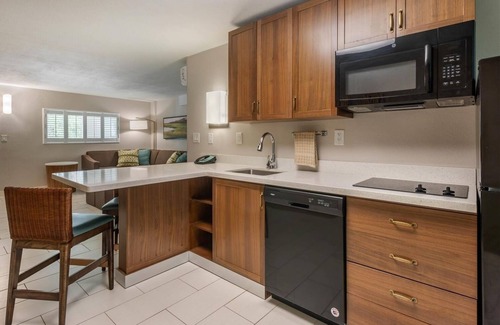 Jekyll Island Hotel | Relax in a Charming Suite Near Jekyll Island Attractions! Parking, Breakfast