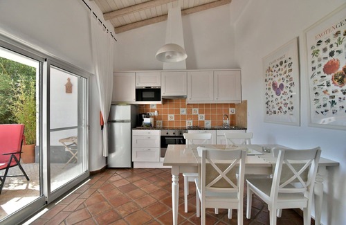 Olhao Apartment | Relax in a quiet, well-equipped apartment on a natural plot (2013).