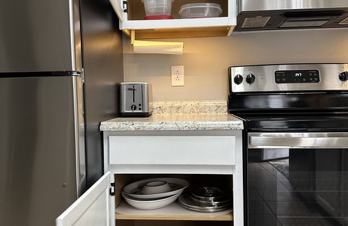 North Newport News House | Relax in a spacious 4-bedroom 9 retreat near Busch Gardens and the interstate