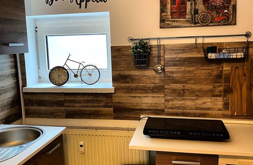Fredersdorf Apartment | Relax in the former hairdressing salon on the outskirts of Berlin with excellent transport links