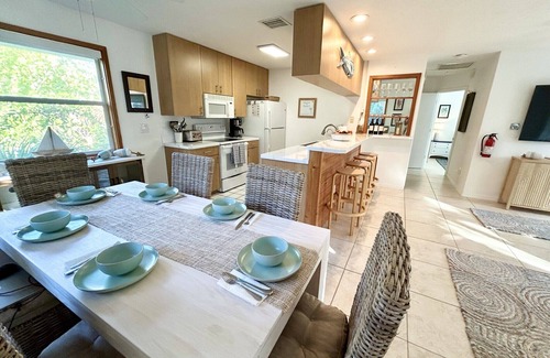 North Captiva House | Relax in Paradise: 2-Bedroom Island Retreat with private Pool & Golf Cart!