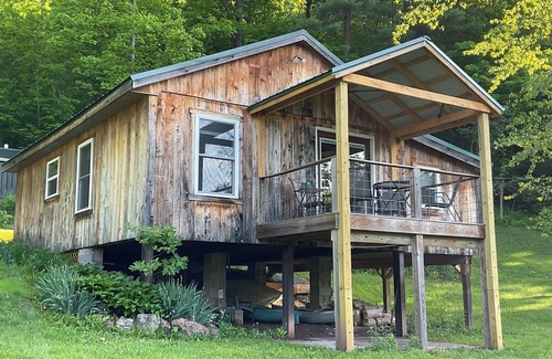 Everett Cabin | Relax in peace along the Juniata River
