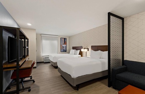 Newnan Hotel | Relax in Peaceful Suite w/Full Kitchen for Extended Stays | 3 Units