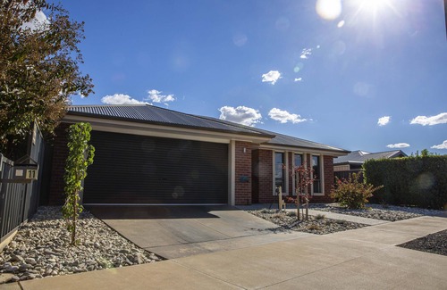 Red Cliffs House | Relax in Red Cliffs