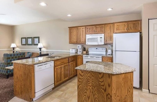 Williamsburg Condo | Relax in Style: 2BR Condo w/Balcony at Wyndham GG