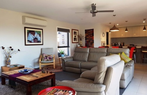 Curlewis House | Relax in style at Mi Casa on the Bellarine Peninsula.