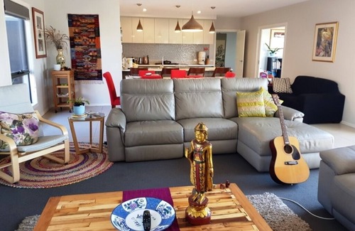 Curlewis House | Relax in style at Mi Casa on the Bellarine Peninsula.