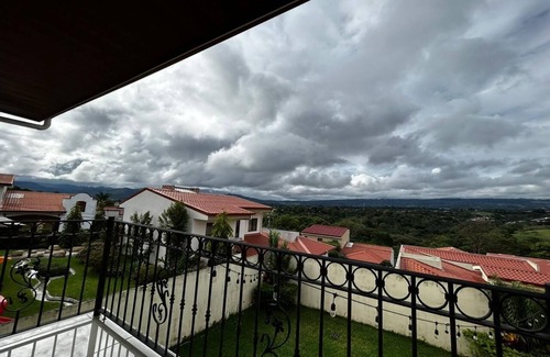 Puente de Piedra House | Relax in stylenUnwind in Beauty: Private home with Breathtaking Views in Grecian