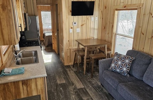 Isle Cabin | Relax in the Fox Den | Private 2BR Cabin Close to Beach & Activities