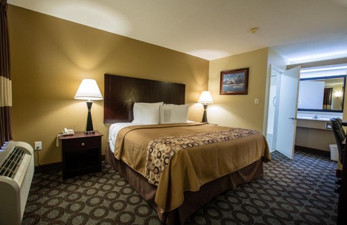 Kuttawa Hotel | Relax Inn and Suites Kuttawa