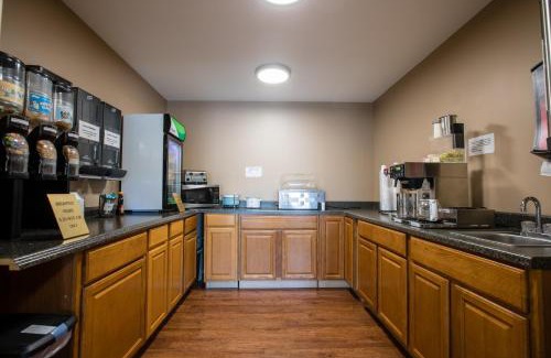 Kuttawa Hotel | Relax Inn and Suites Kuttawa