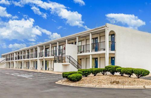 Summit Station Hotel | Relax Inn by OYO Columbus OH I 70