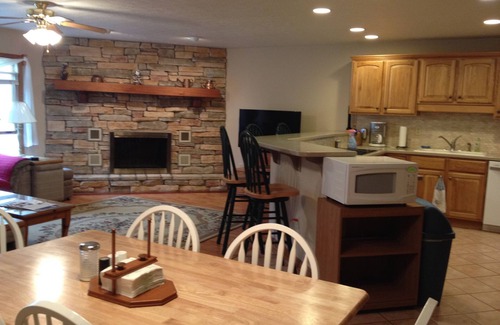 Fair Play House | Relax on the shore of Lake Hartwell in our Fair Play retreat