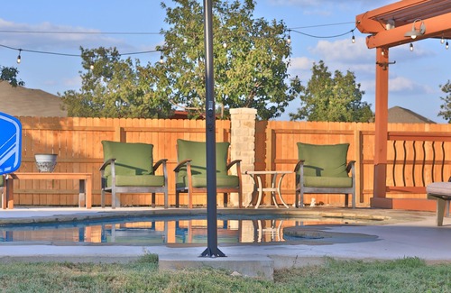Southside House | Relax & Play! 3BR Home w/Pool + Close to Downtown