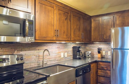 Big Cedars Condo | Relax surrounded by nature in this 1BD resort condo with resort amenities