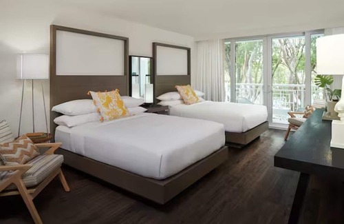 Rock Harbor Hotel | Relax & Unwind! 4 Comfortable Units, Beachside Bars, 2 Outdoor Pools!