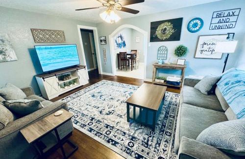 Nederland House | Relax & Unwind in 2BR 1BA Home in Quiet Neighborhood