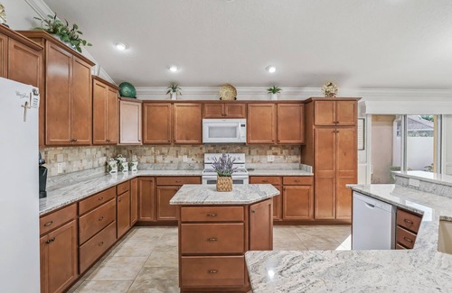 Fruitland Park Villa | Relax & Unwind in This Charming 3/2 Courtyard Villa in Pine Ridge!