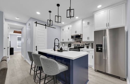 Pharr House | Relax & Unwind in this Modern & Spacious Townhome + 2 Car Attached Garage