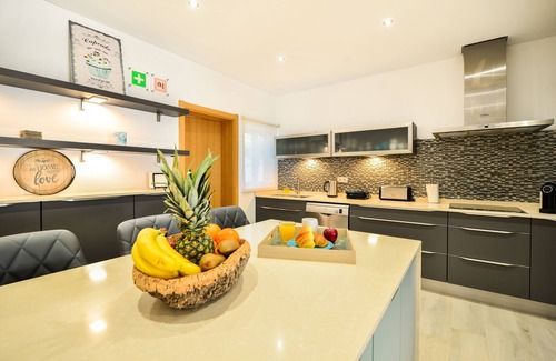 Vale de Seixos Villa | Relax with breathtaking views at Vila Vale Mouro