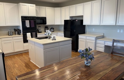 Centennial House | Relax with the whole family. Spacious home. Close to shopping and hiking trails