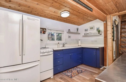 Priest River Cabin | Relax with your friends and family at this peaceful slice of heaven.