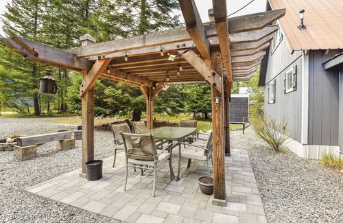 Priest River Cabin | Relax with your friends and family at this peaceful slice of heaven.