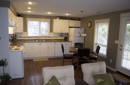 Central Okanagan House | RELAX, You're on LAKE TIME! Business Licence # 5532