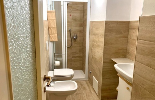 Vassena Apartment | Relaxation a stone's throw from the lake! Apt with garden!