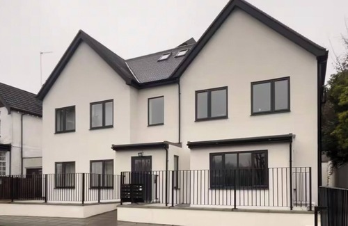 Purley Apartment | Relaxed & Cozy Family Getaway in Purley Rise - Minutes from Gatwick Airport