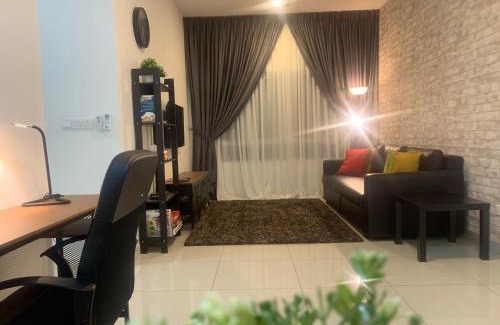 Kajang Apartment | Relaxed Family Staycation, Pool View w WIFI n Netflix