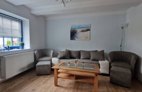Jesendorf Apartment | Relaxed Family Vacation in Cozy Lakeside Double House with Dog-Friendly Garden