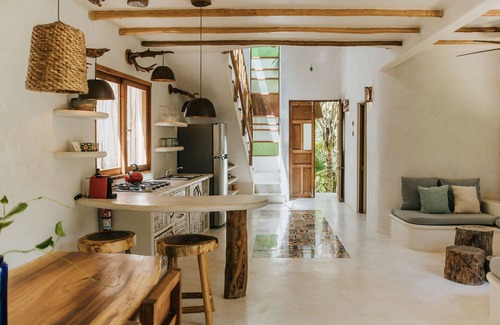 Zona Hotelera House | Relaxed Luxury by the Sea – Your 3-Bedroom Beachfront Retreat at Zorba